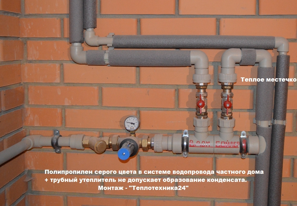 Монтаж оборудования на стене из красного кирпича