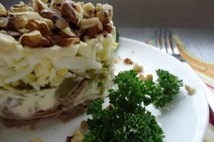 Как приготовить салат «Принц» с говядиной и солеными огурцами