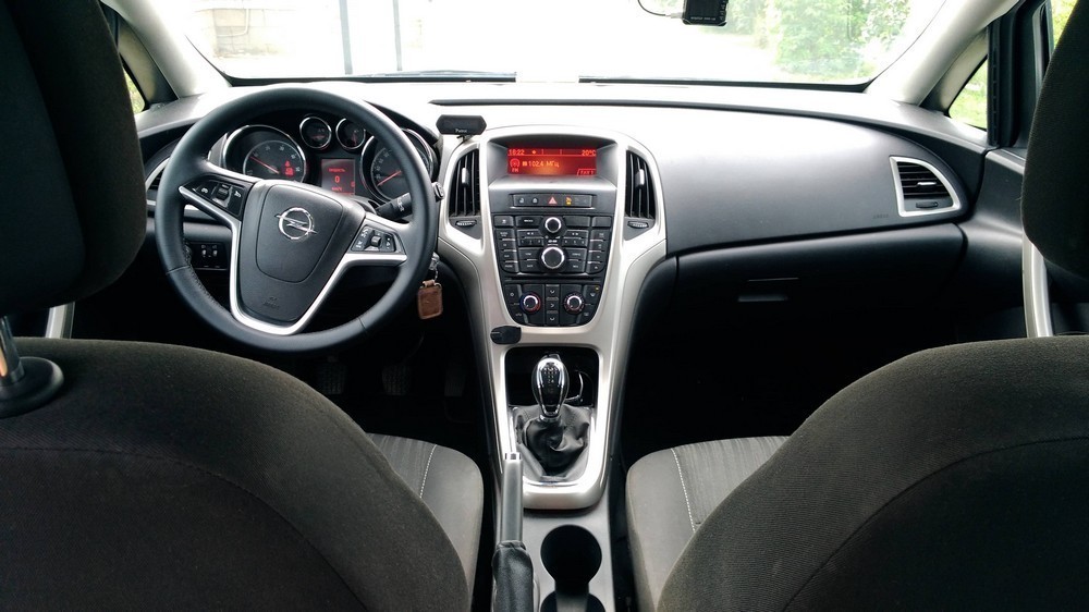 Opel Astra салон комплектация