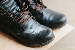 Как убрать соль с обуви? 
