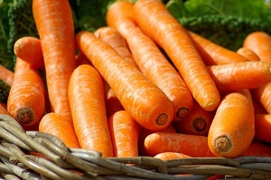 Как правильно хранить морковь в холодильнике