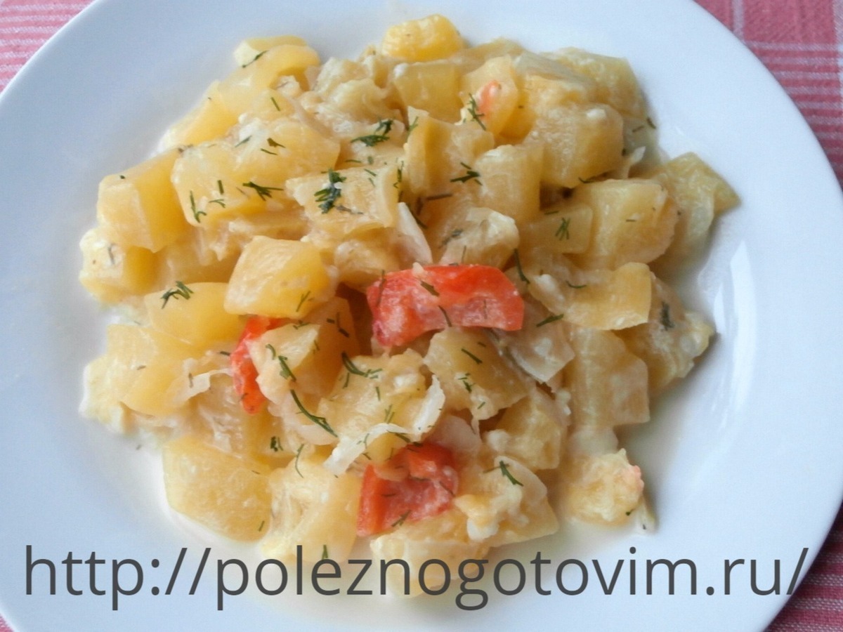 Жарить картошку с грибами и луком