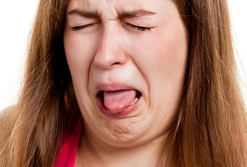 Металлический привкус во рту у женщин - причины