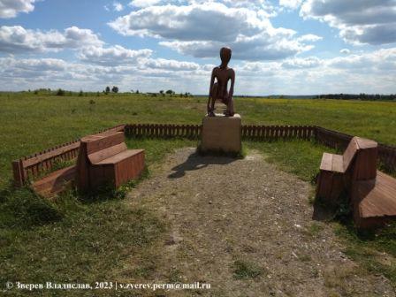 Памятник ''Русскому инопланетянину'' вблизи поселка Молебка, Кишертский район, Пермский край, Россия