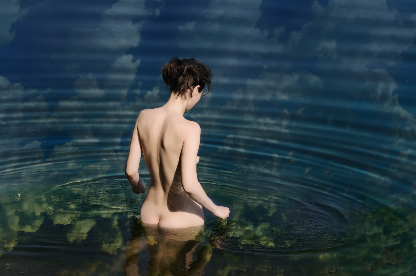 парни купаются голые в озере фото 25