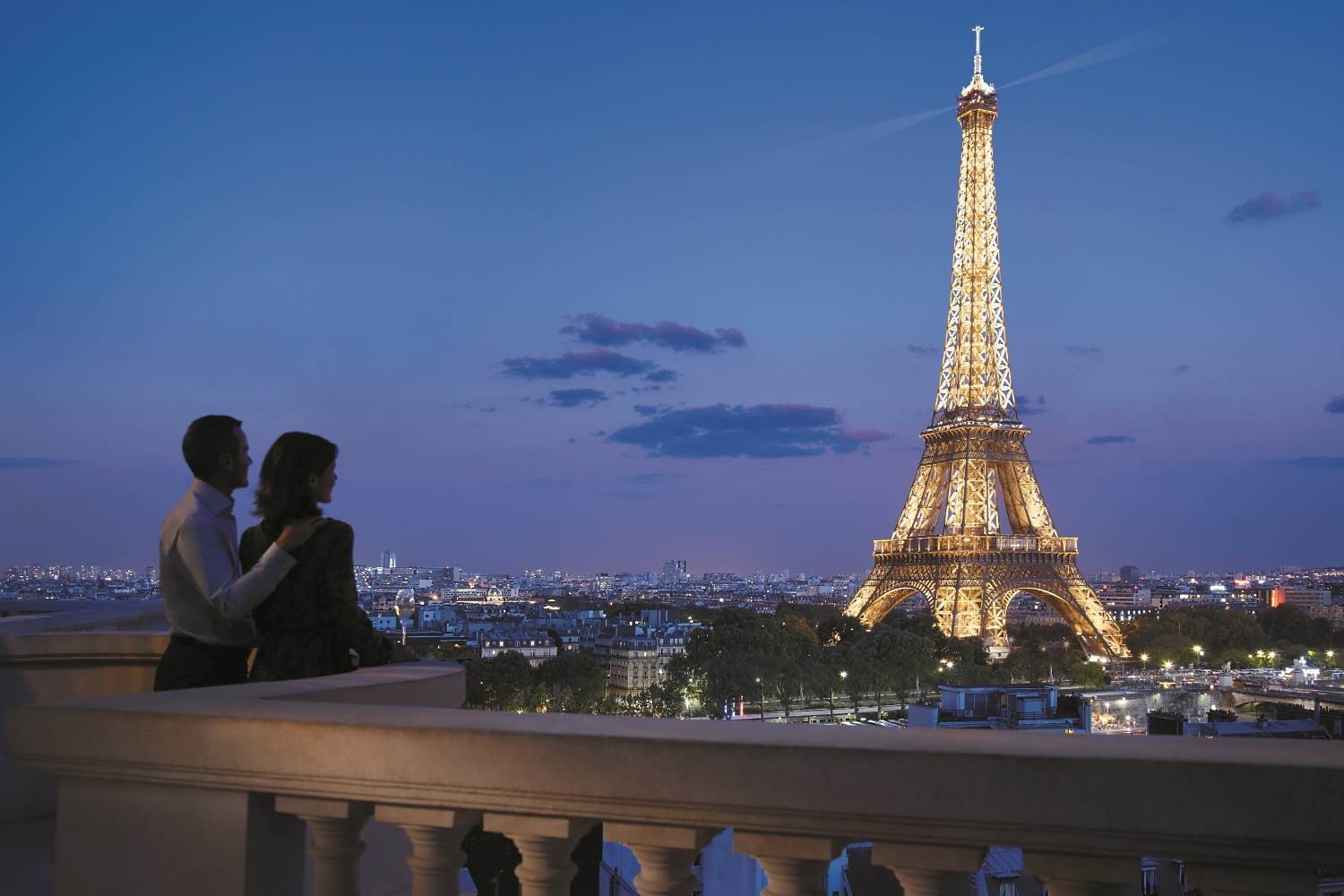 Париж вид вечером на эльфелеву башню