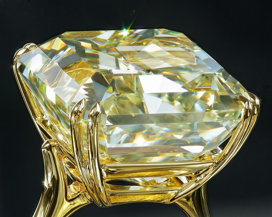 Самое дорогое золото. Diamond-Gold (Диамант золотой) стекло. Крупные бриллианты в изделиях. Украшения с крупными бриллиантами. Золото и драгоценные камни.