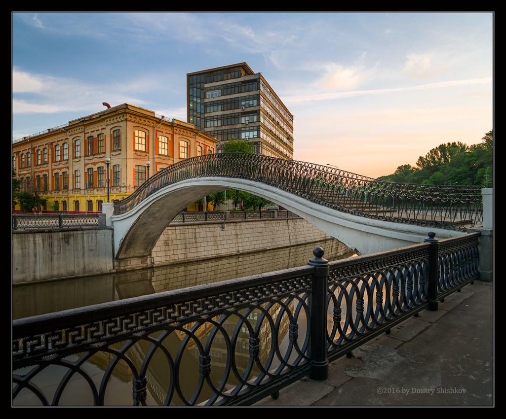 Таможенный мост на яузе фото