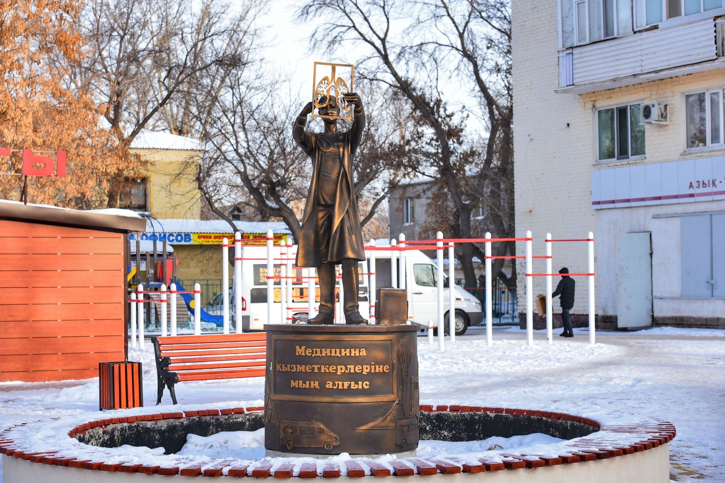 памятник медикам погибшим от коронавируса в санкт петербурге