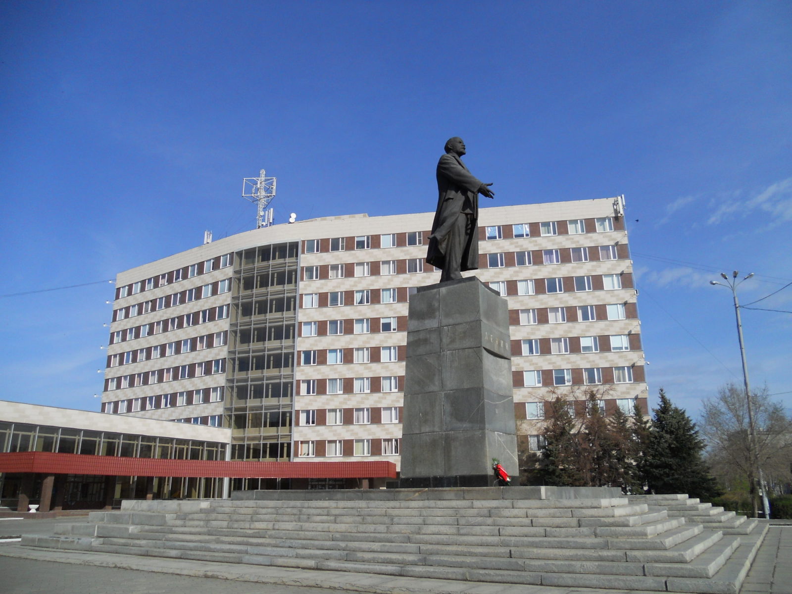 Оренбург памятник Ленину на площади Ленина